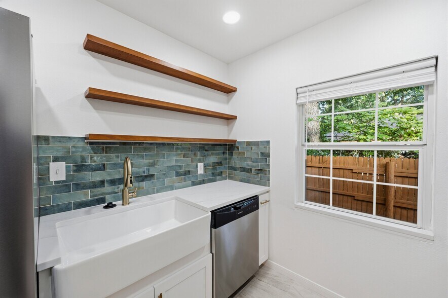 Building Photo - 1206 Bandera Ln