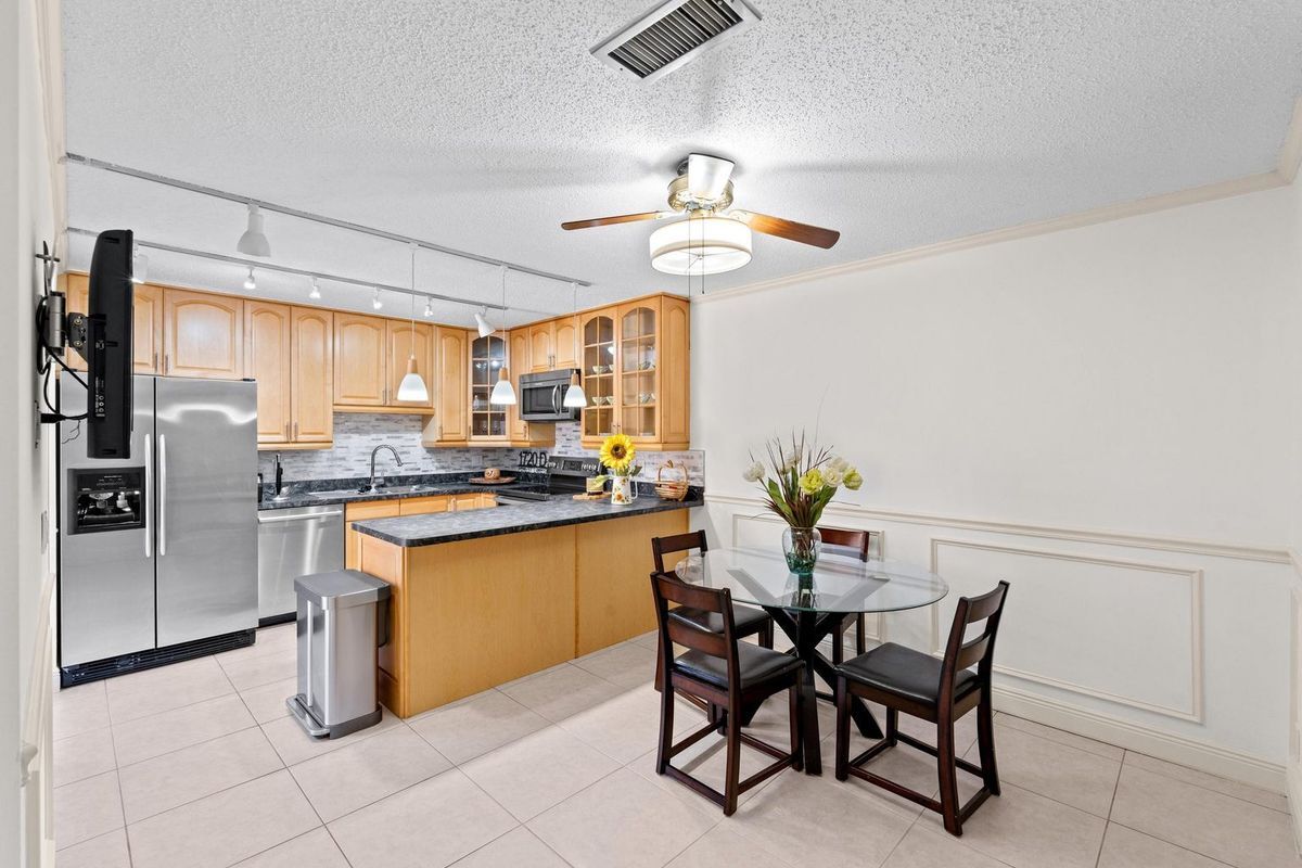 Building Photo - 1720 Forest Lakes Cir
