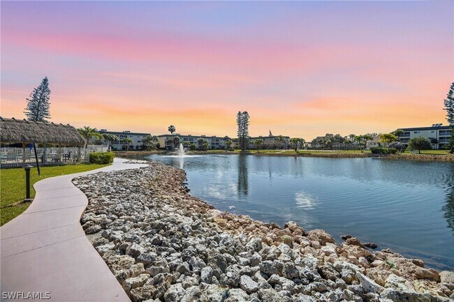 Building Photo - 1010 Manatee Rd