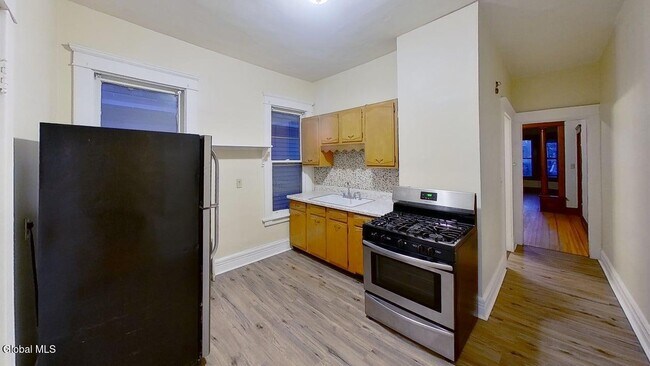 Building Photo - 11 Alden Ave