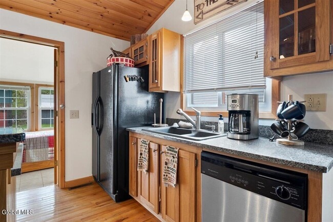 Building Photo - 27 Holly Ln