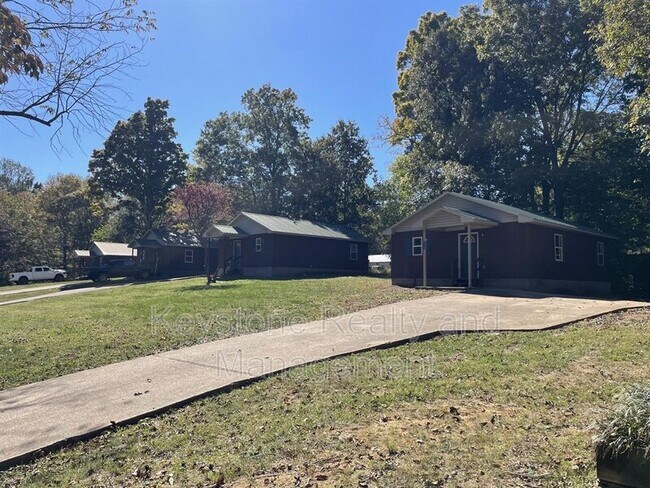 Building Photo - 127 General Buckner Dr