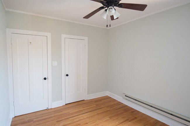 Building Photo - 4742 N Hermitage Ave