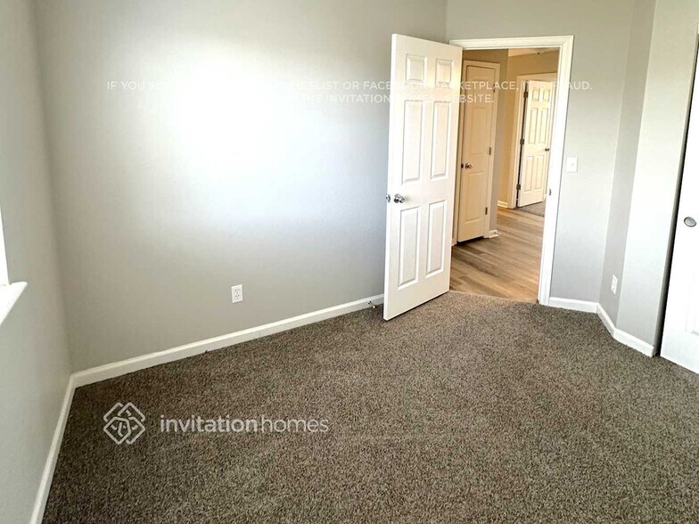 Building Photo - 2420 S Halifax Way