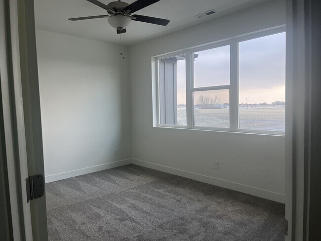 Building Photo - 862 W 480 S