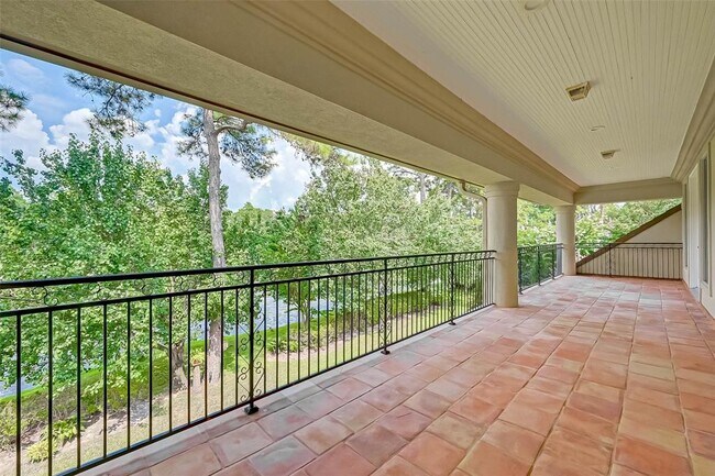 Building Photo - 16810 Southern Oaks Dr