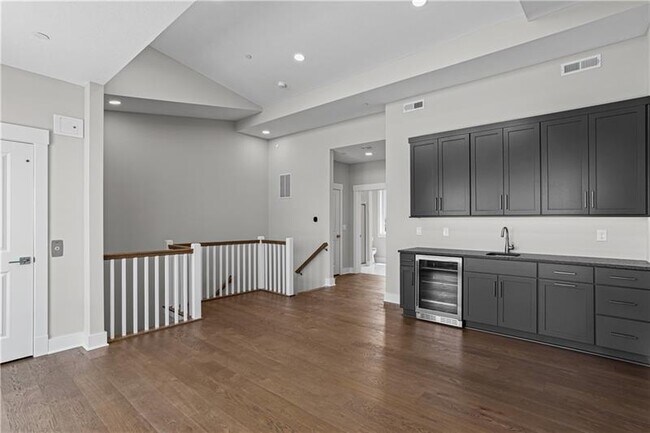 Building Photo - 1607 Grandview Ave
