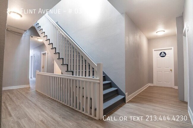 Building Photo - 823 N Flint Ave