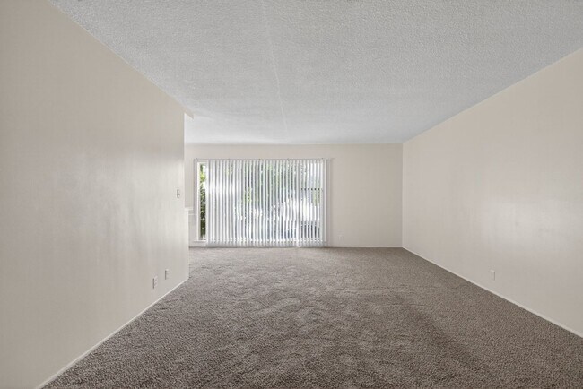 Interior Photo - 3888 Potomac Ave