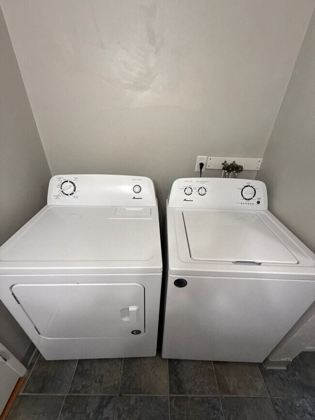 Building Photo - 4776 Buffalo Dr SE