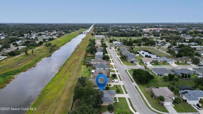 Building Photo - 1936 Gloria Cir