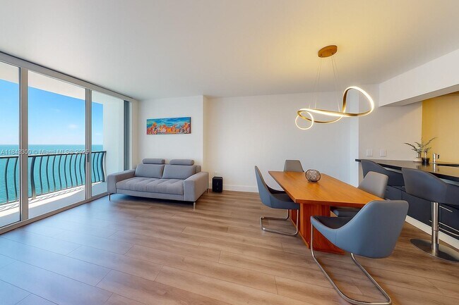Building Photo - 1750 N Bayshore Dr