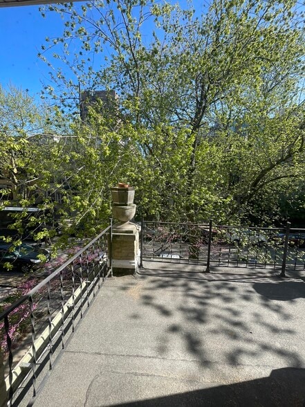 Building Photo - 918 W Gunnison St