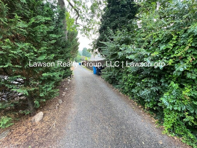 Building Photo - 2217 Jefferson St SW