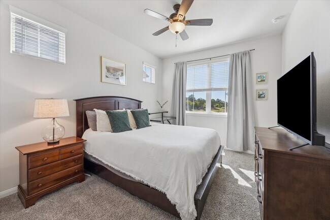 Building Photo - 9804 Rugged Oaks Dr