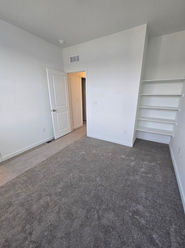 Building Photo - 2 Bedroom 2 Bathroom in Arvada!