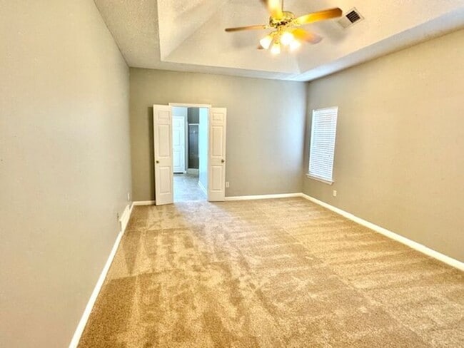 Building Photo - Spacious 3 Bedroom 2.5 With Loft Area Home...