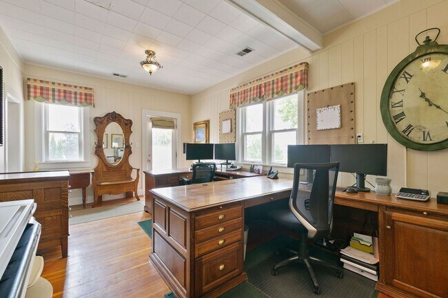 Building Photo - 745 Jackson Ct