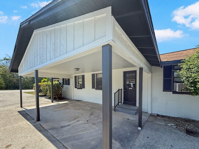 Building Photo - 204 2nd St