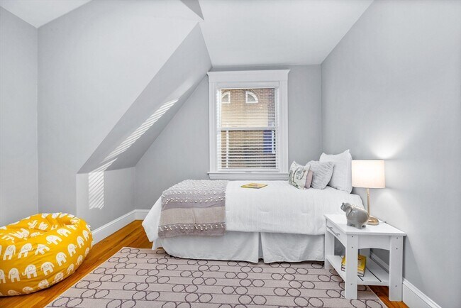 Building Photo - 37 Commonwealth Park