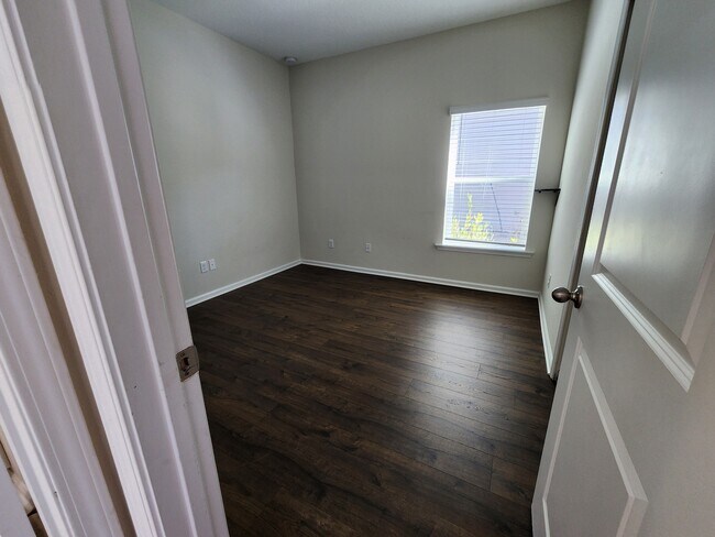 Building Photo - 285 Holly Forest Dr