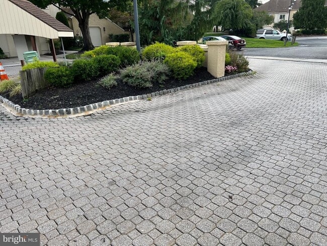 Building Photo - 1710 Chanticleer