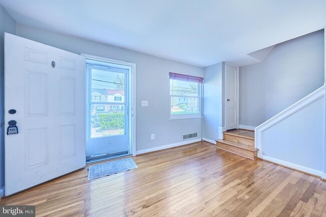 Building Photo - 2319 Riverview Terrace