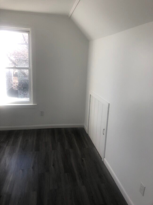 Building Photo - 146 Plymouth St