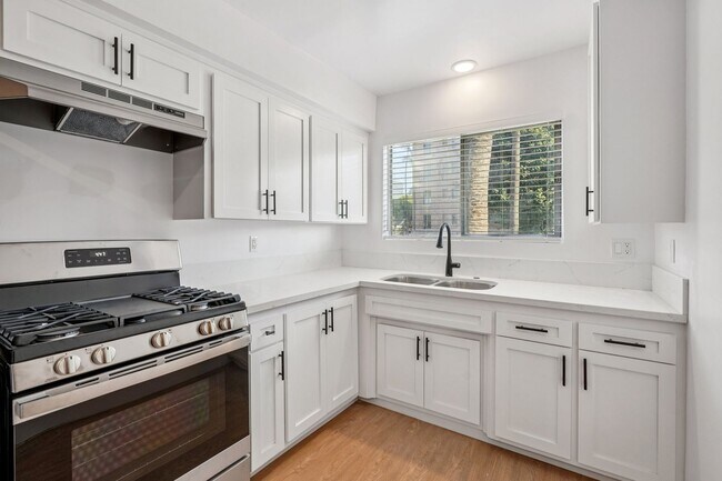 Interior Photo - 123 California Ave