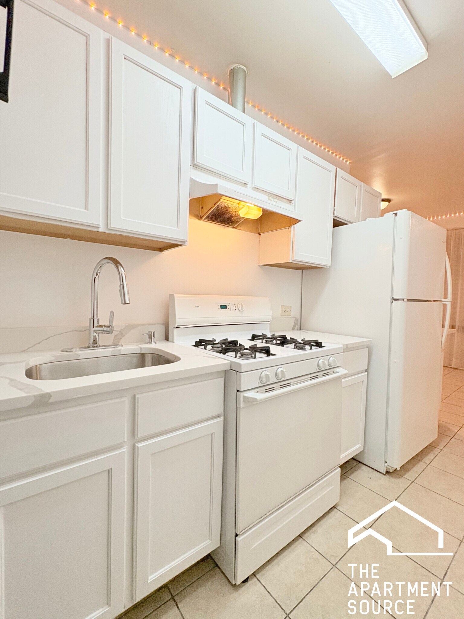 Building Photo - 1900 S Throop St