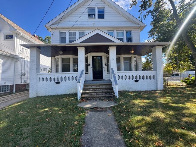 Primary Photo - 1541 Hopkins Ave
