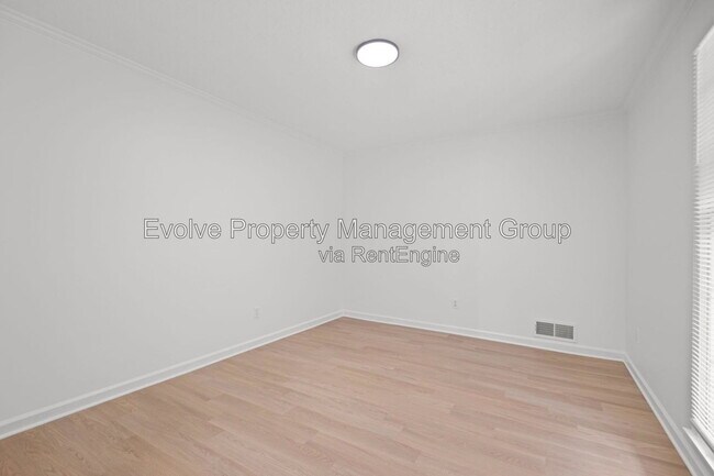 Building Photo - 3085 Circle Gate Dr
