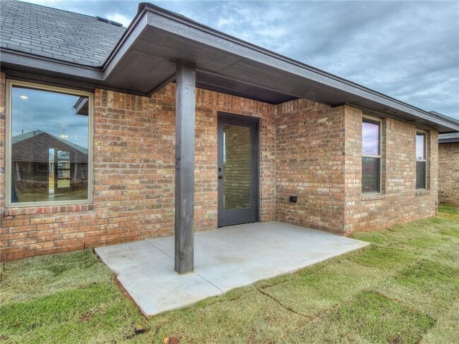 Building Photo - 16705 Monroe Dr