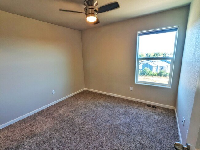 Building Photo - Paired Townhome in Chapel Heights