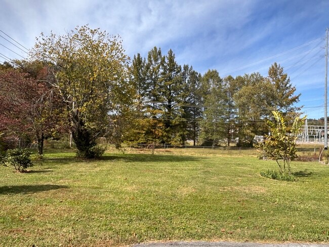 Building Photo - 920 Wesley Rd NW