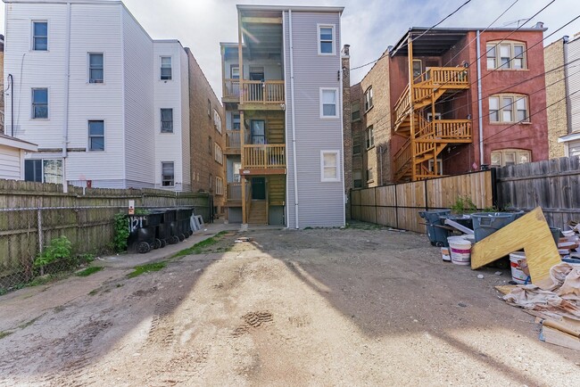Building Photo - 1121 N Leclaire Ave