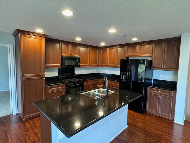 Building Photo - Beautiful 2 Bedroom, 2 Bathroom Oxnard Con...