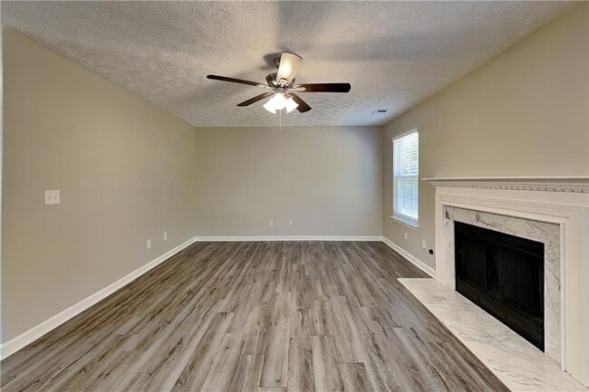 Building Photo - 120 Crestworth Pl