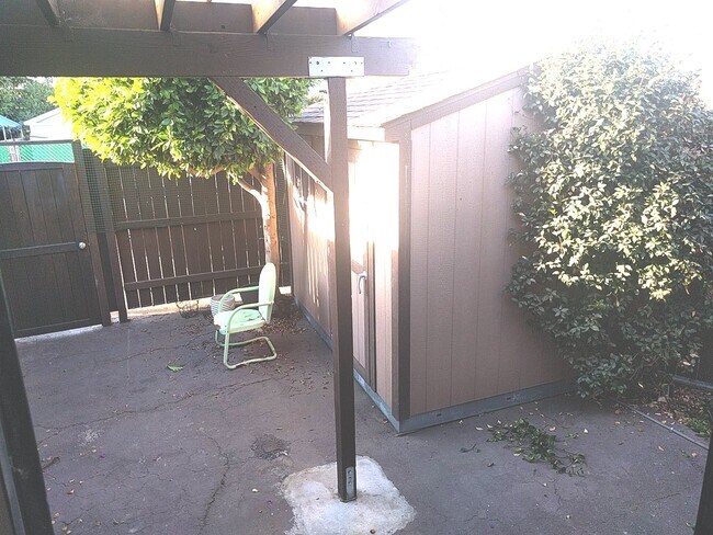 Building Photo - 10985 Culver Blvd