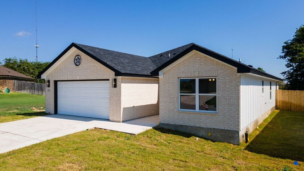 Building Photo - 2115 Blackhawk Lp