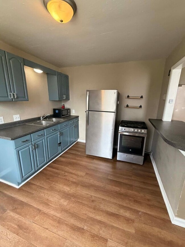 Building Photo - 408 E 41st St