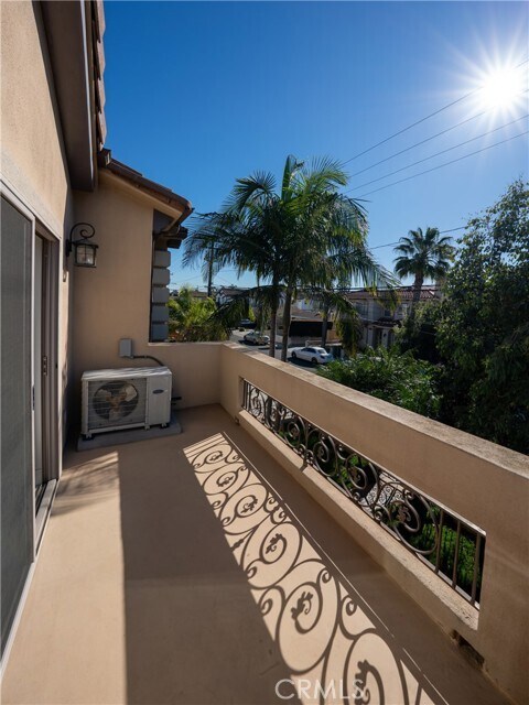 Building Photo - 2207 Warfield Ave