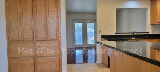 Building Photo - 1267 SW Ironwood Dr