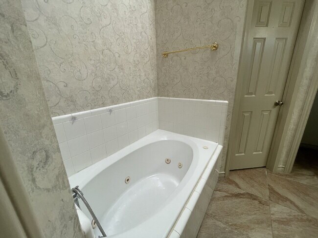 Building Photo - Beautiful 3/2/2 Plus Basement in Cooper district