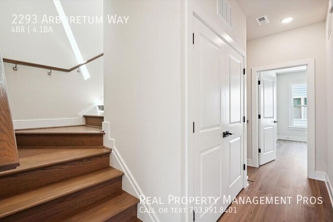 Building Photo - 2293 Arboretum Wy