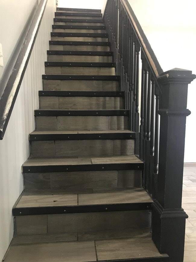 Building Photo - 1122 S 9th St