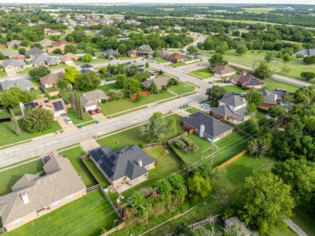 Building Photo - 605 Paintbrush Dr