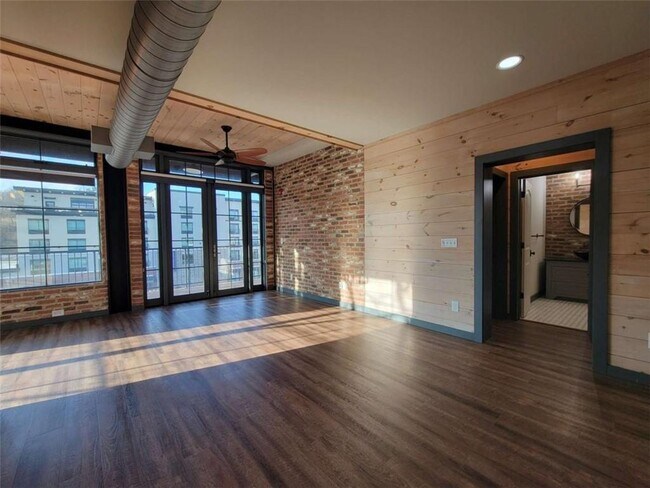 Building Photo - 550 E Main St