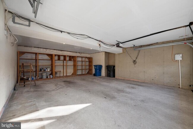 Building Photo - 8815 Surrey Ct