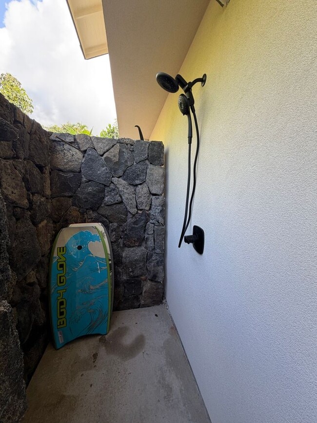 Building Photo - Furnished 4 Bedroom 3.5 Bathroom Whites Sands Beach